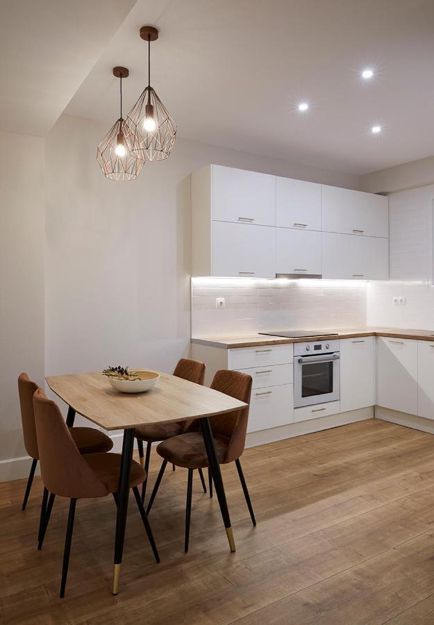 & Comfy 2mins Walking From Metro Apartment